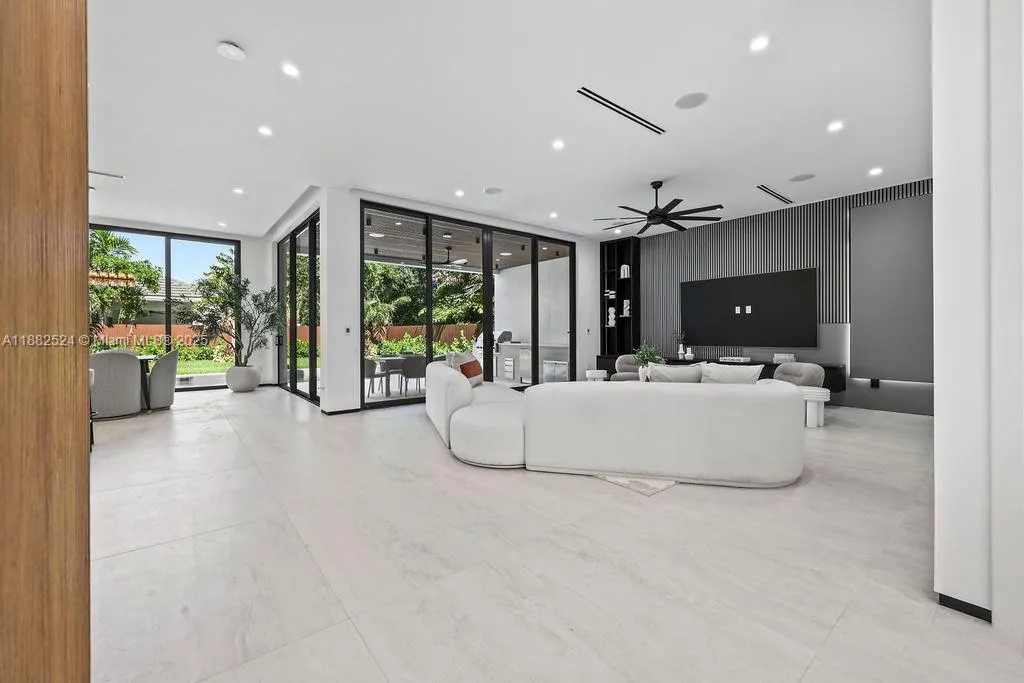 1132 SE 6th Ter