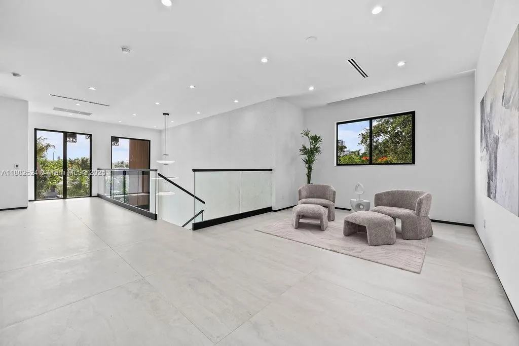 1132 SE 6th Ter