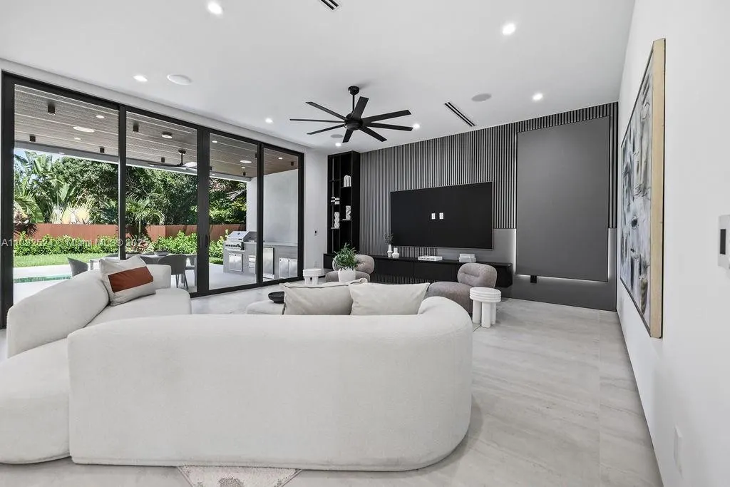 1132 SE 6th Ter
