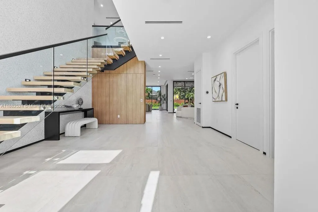 1132 SE 6th Ter