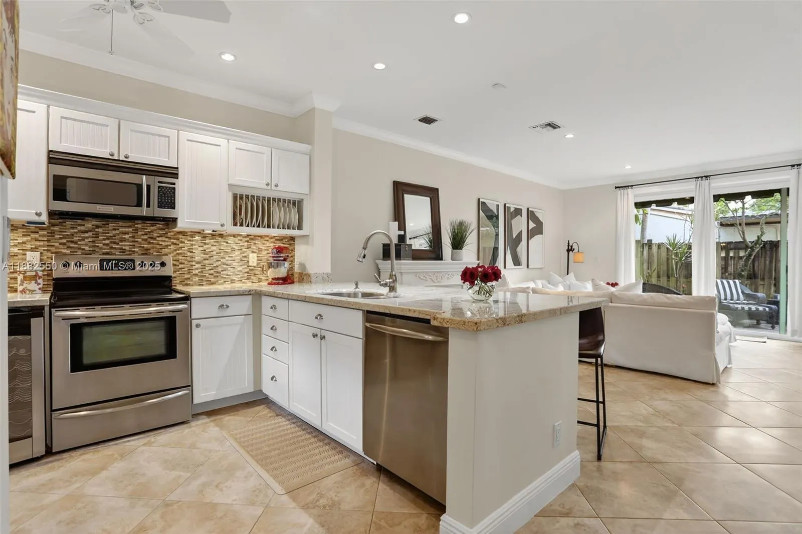 633 NE 9th Ave, #2