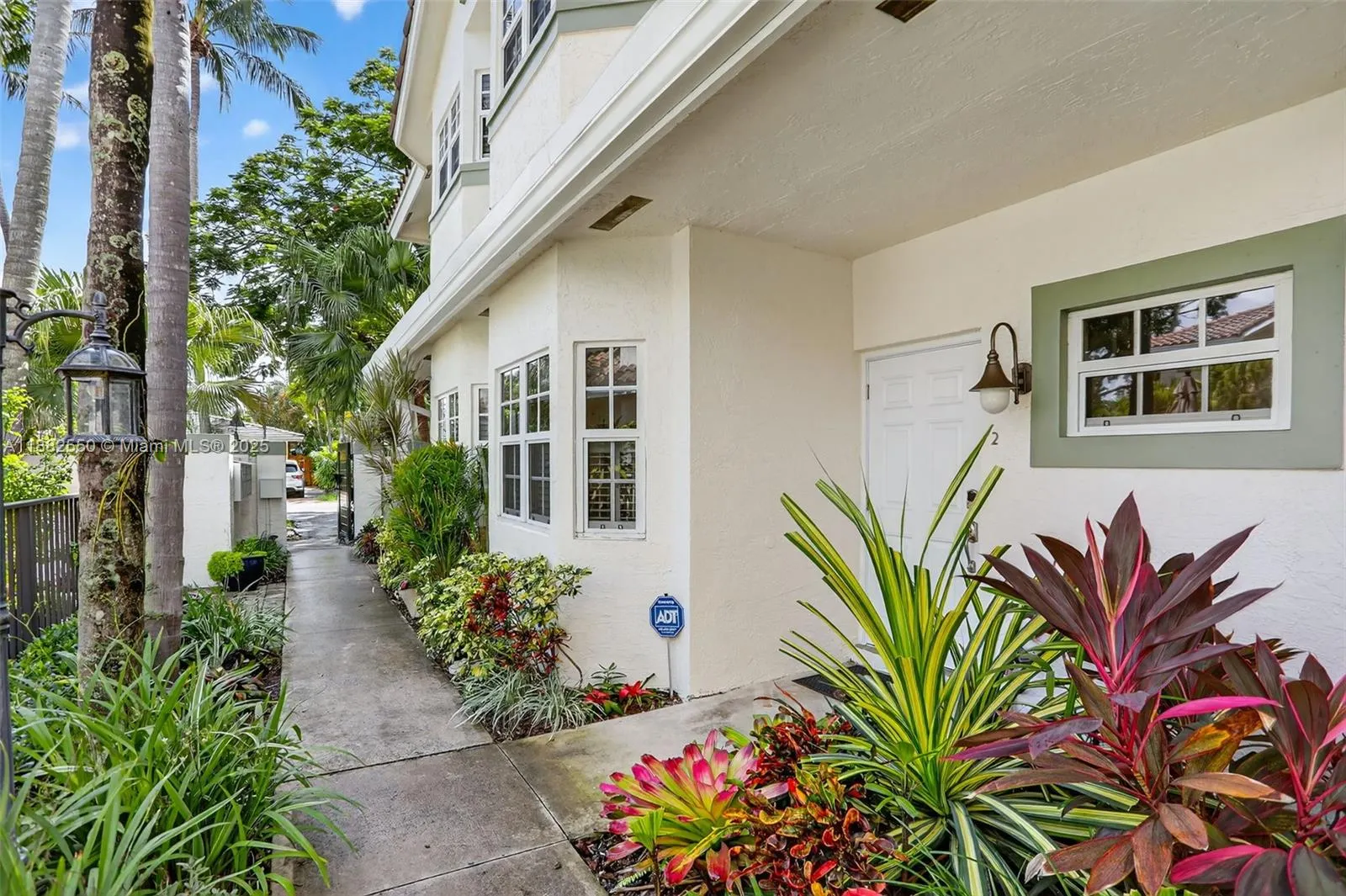 633 NE 9th Ave, #2