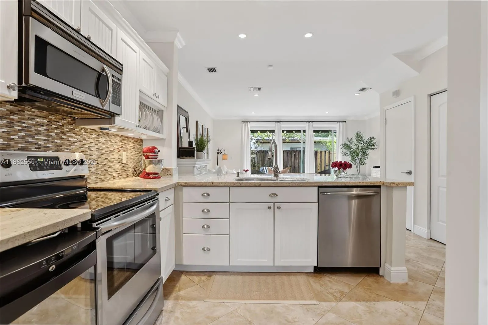 633 NE 9th Ave, #2