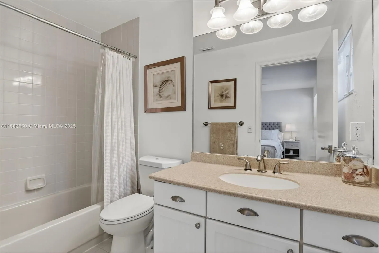633 NE 9th Ave, #2
