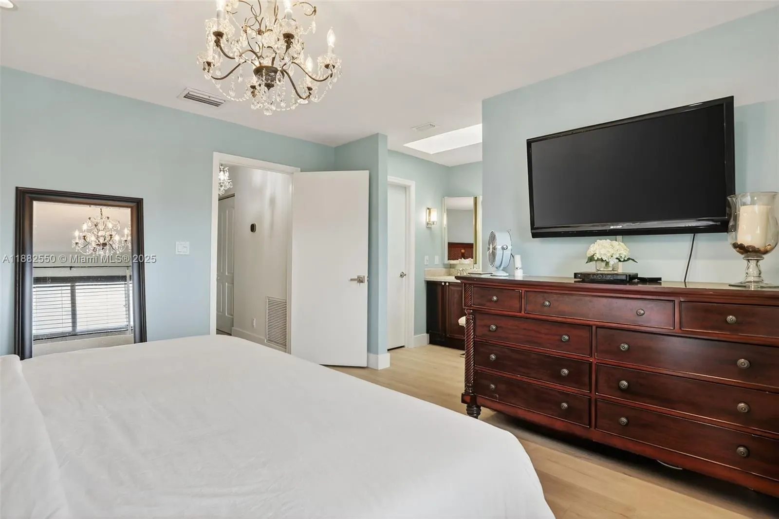 633 NE 9th Ave, #2