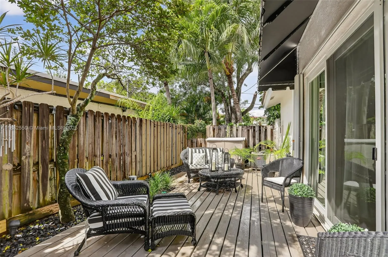 633 NE 9th Ave, #2