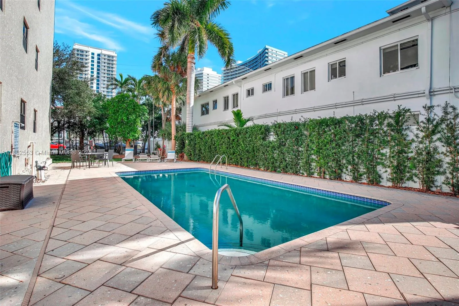 520 Orton Ave, #303