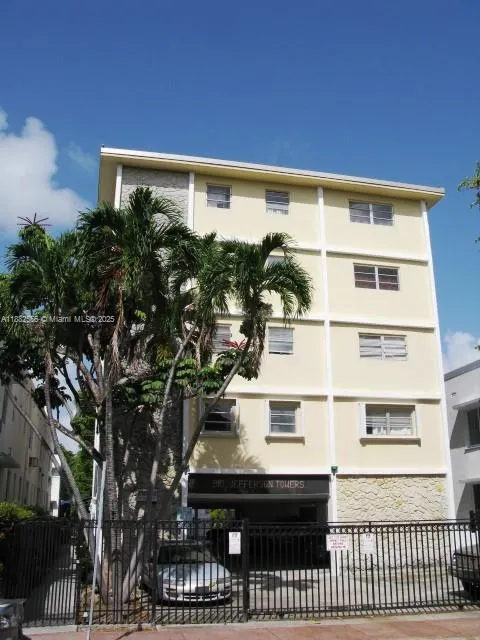 910 Jefferson Ave, #3B