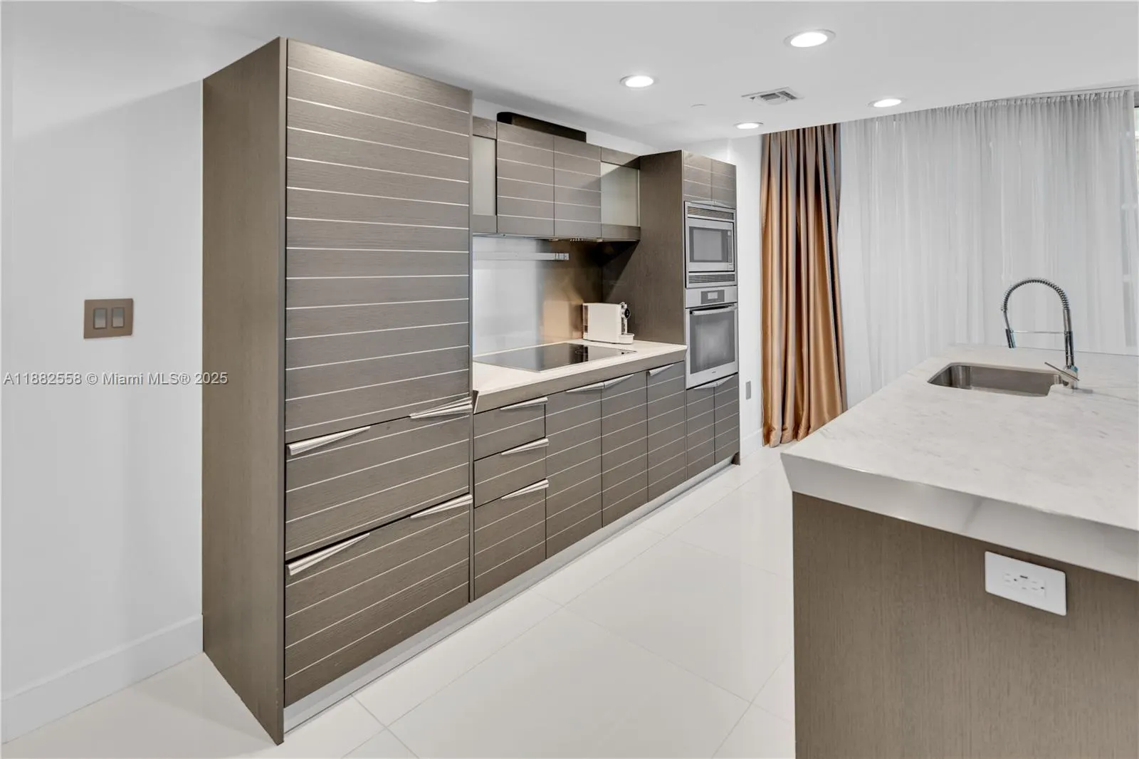200 Biscayne Boulevard Way, #4201