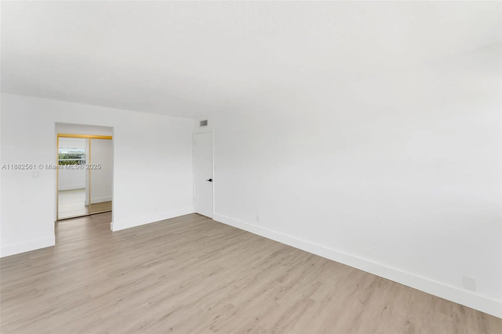 1400 NE 169th St, #303