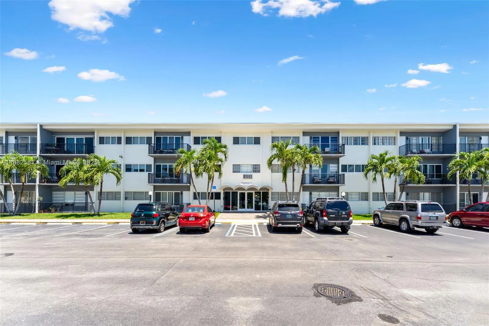 1400 NE 169th St, #303
