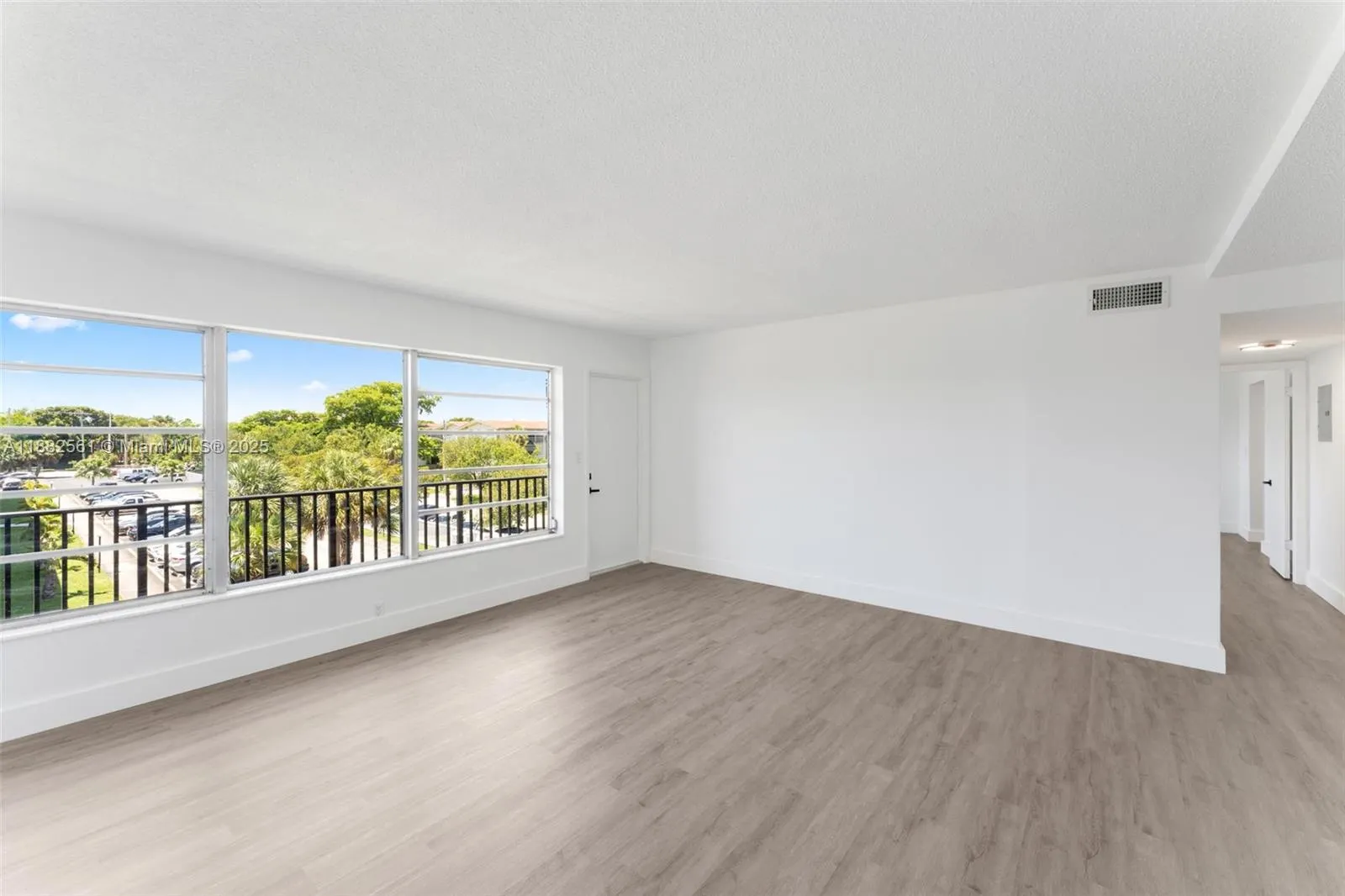 1400 NE 169th St, #303
