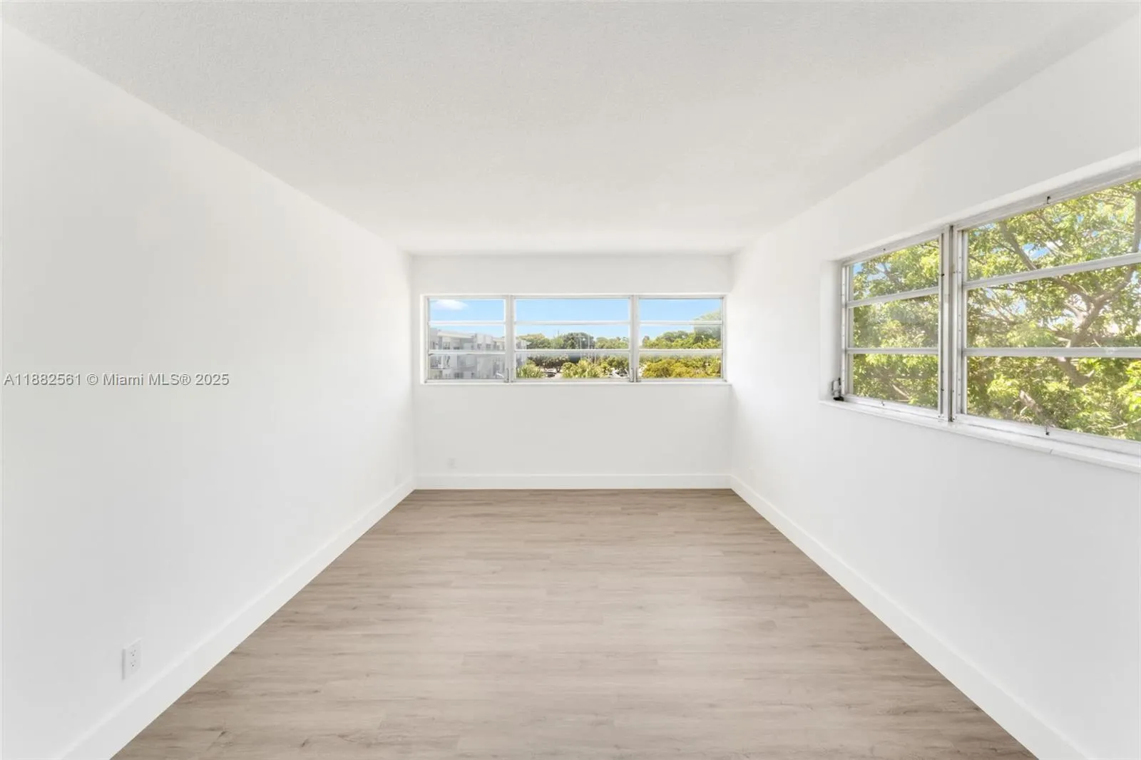 1400 NE 169th St, #303