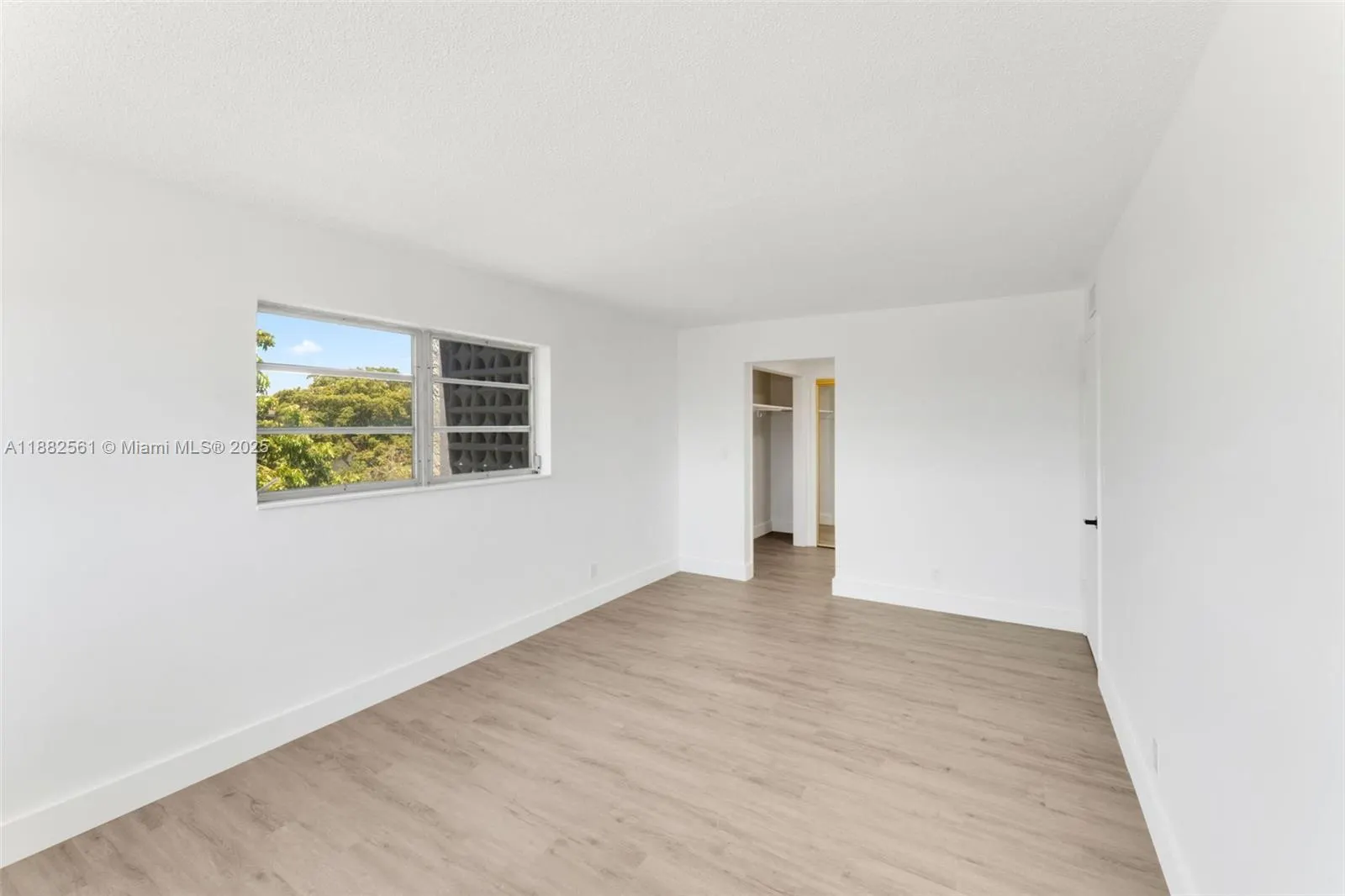 1400 NE 169th St, #303