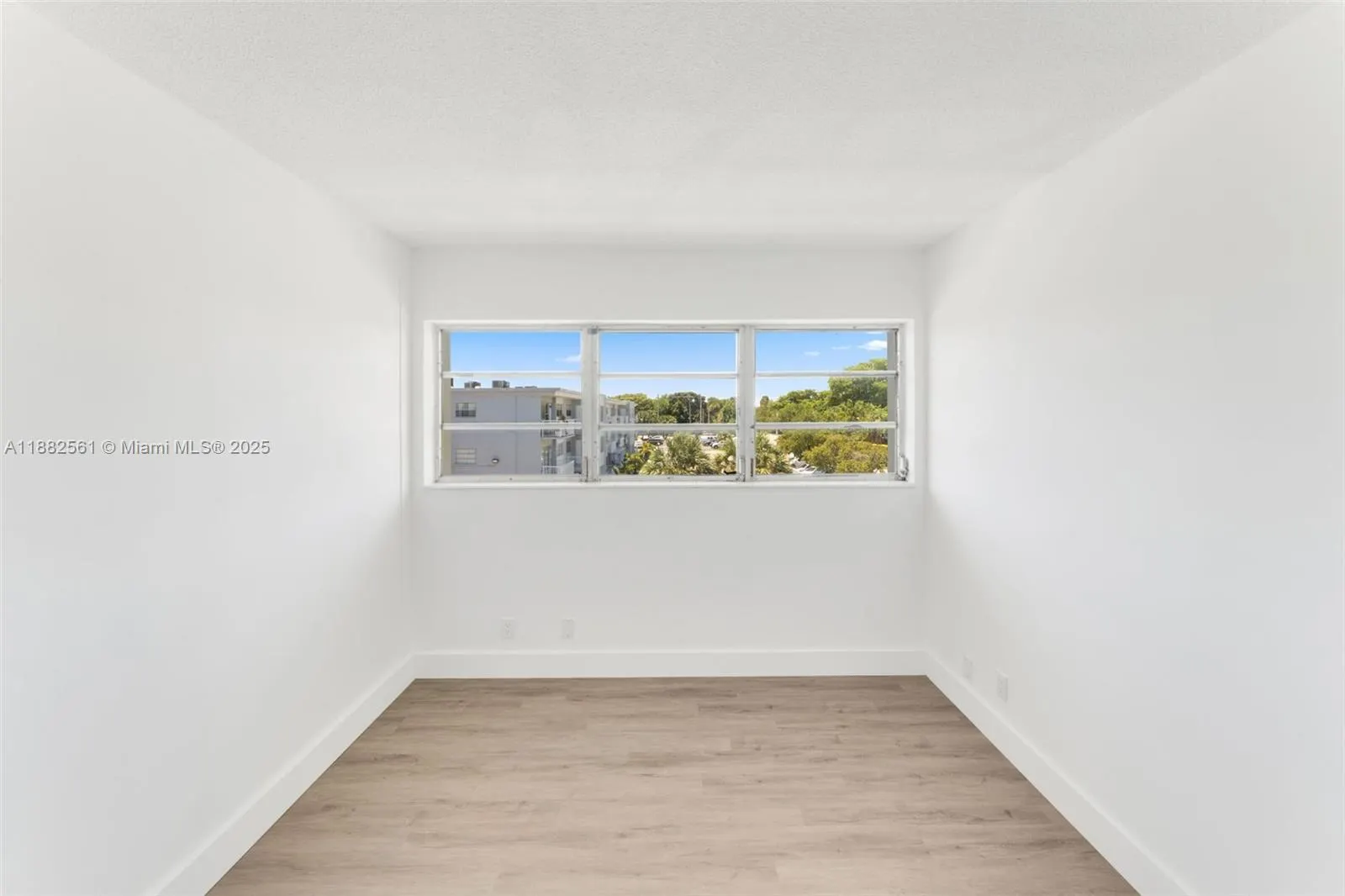 1400 NE 169th St, #303