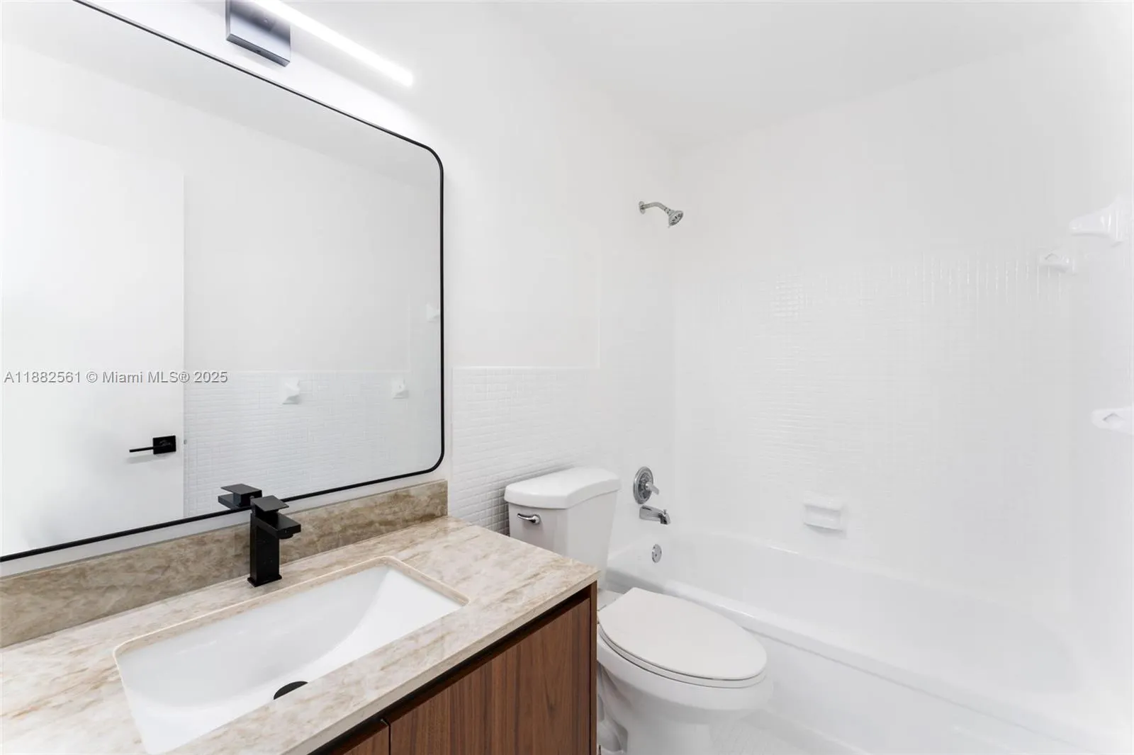 1400 NE 169th St, #303