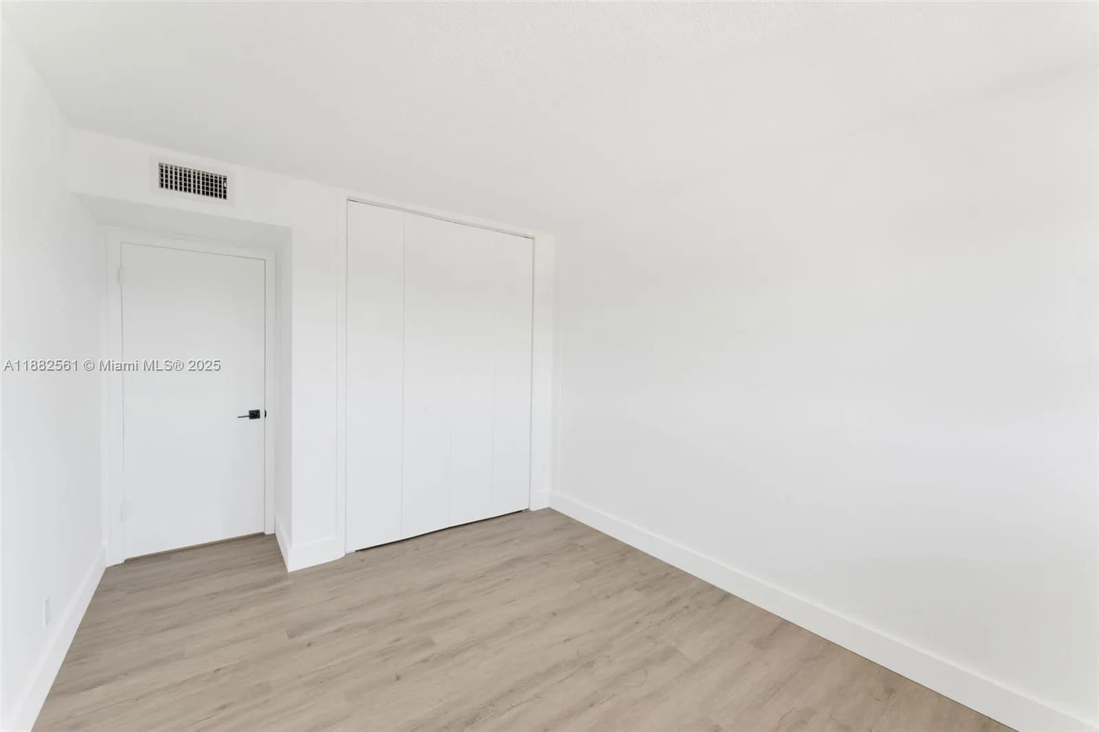 1400 NE 169th St, #303