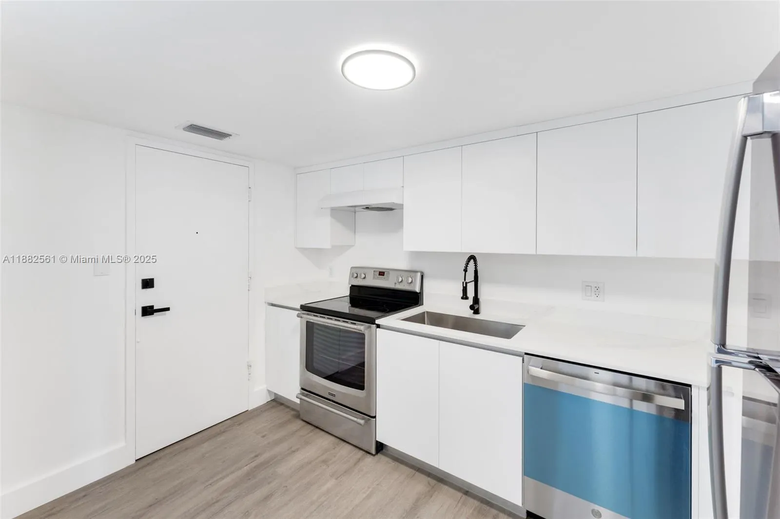 1400 NE 169th St, #303