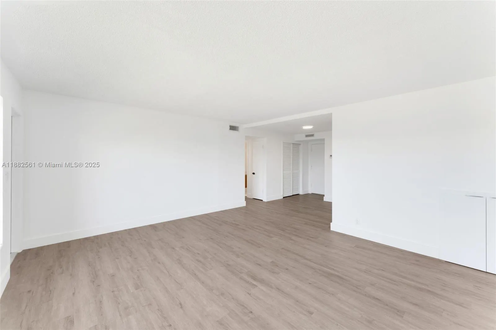 1400 NE 169th St, #303