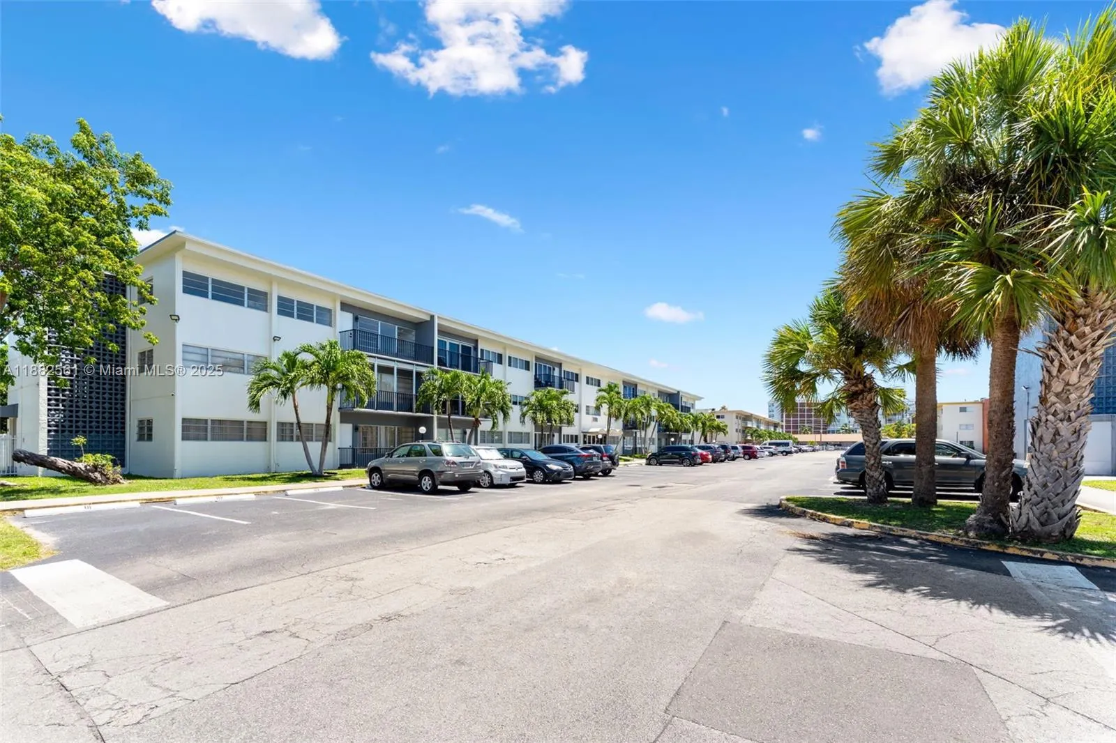 1400 NE 169th St, #303