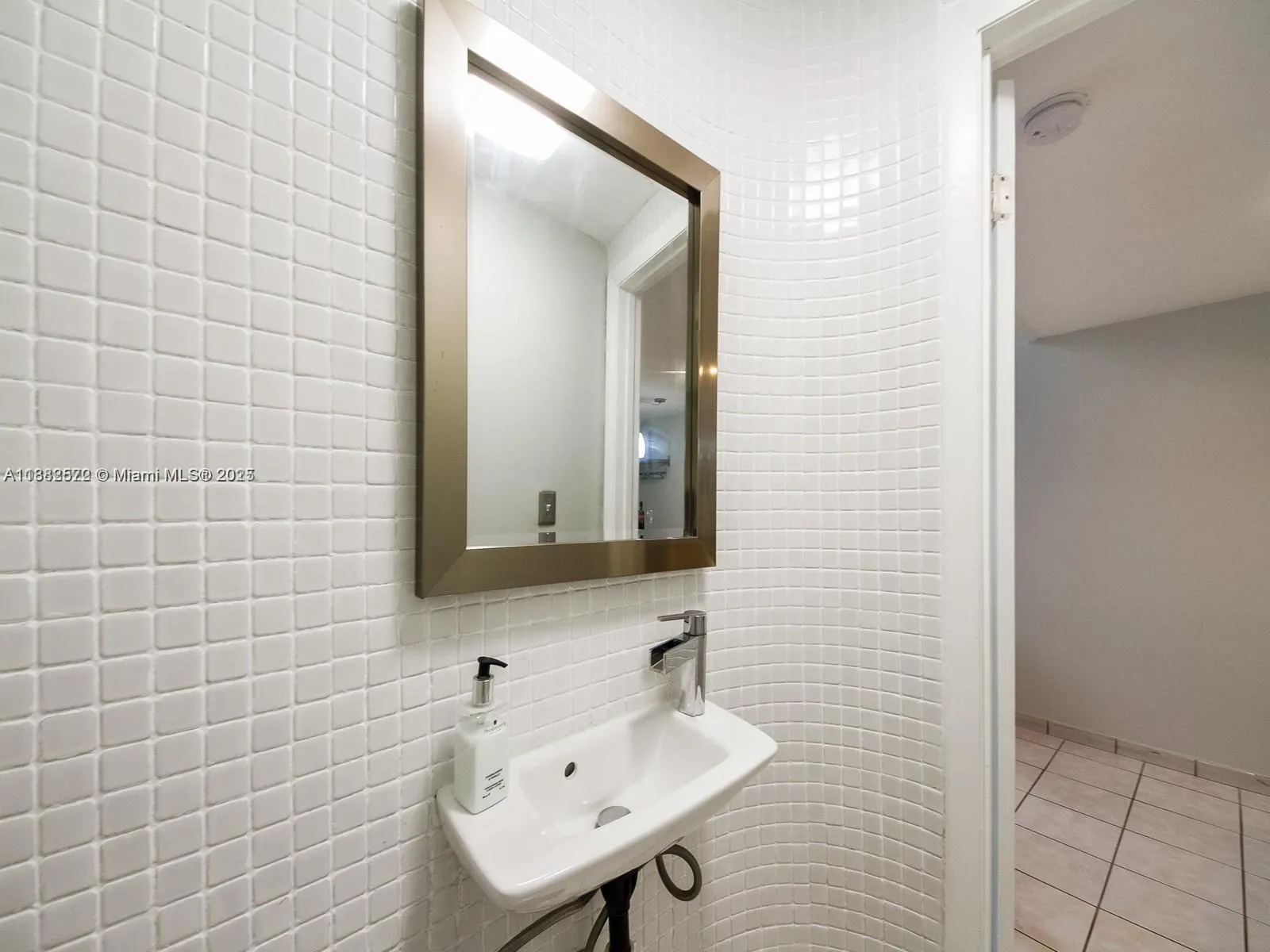 6865 Bay Dr, #1