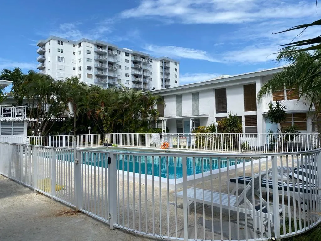 6865 Bay Dr, #1