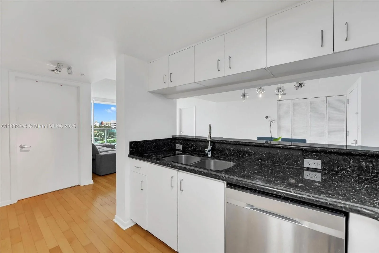 650 West Ave, #704