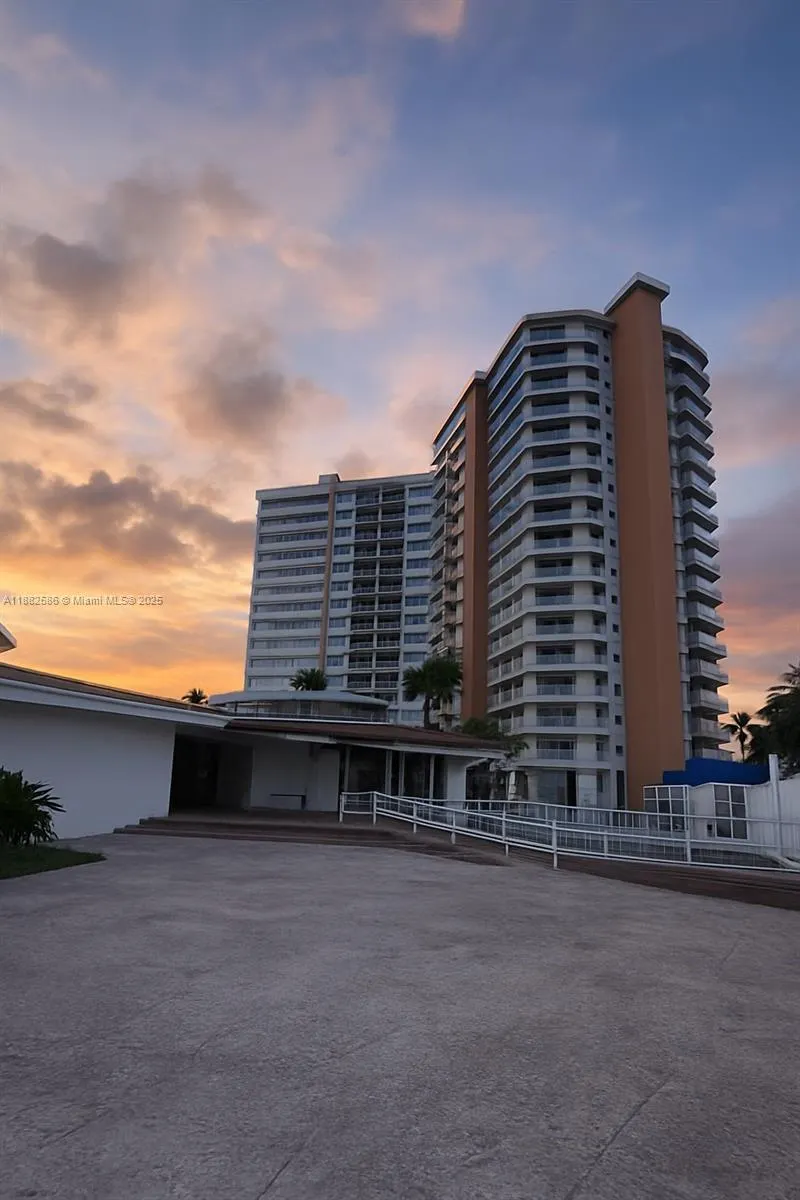 1351 NE Miami Gardens Dr, #704E