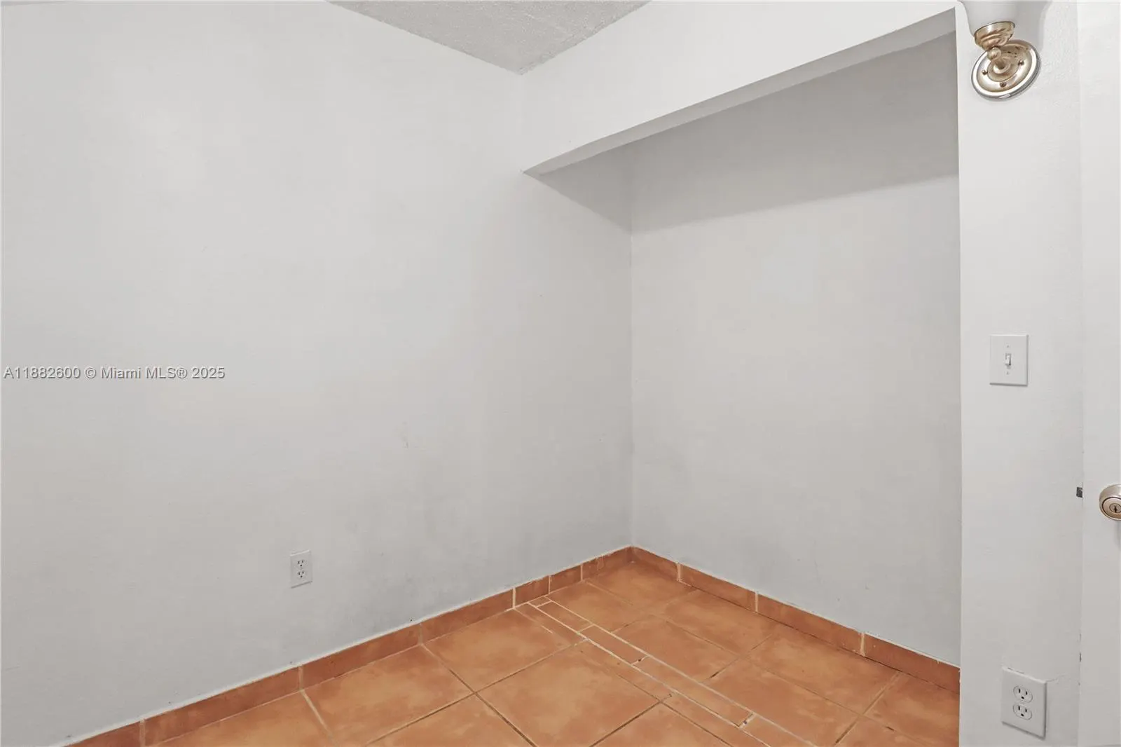 753 Michigan Ave, #3B