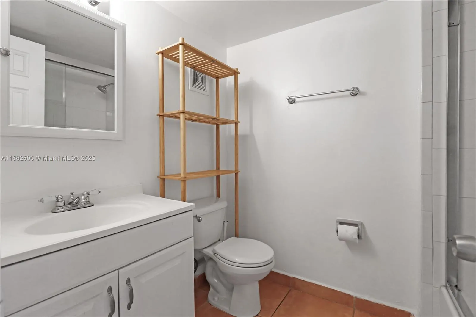 753 Michigan Ave, #3B