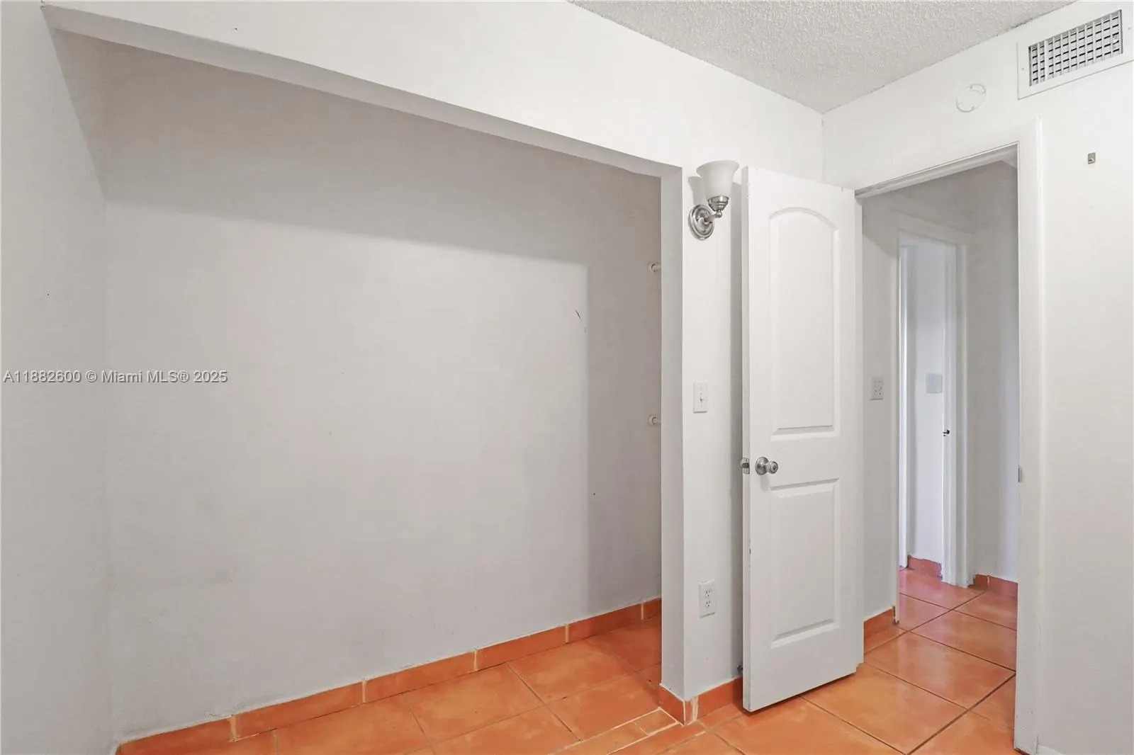 753 Michigan Ave, #3B