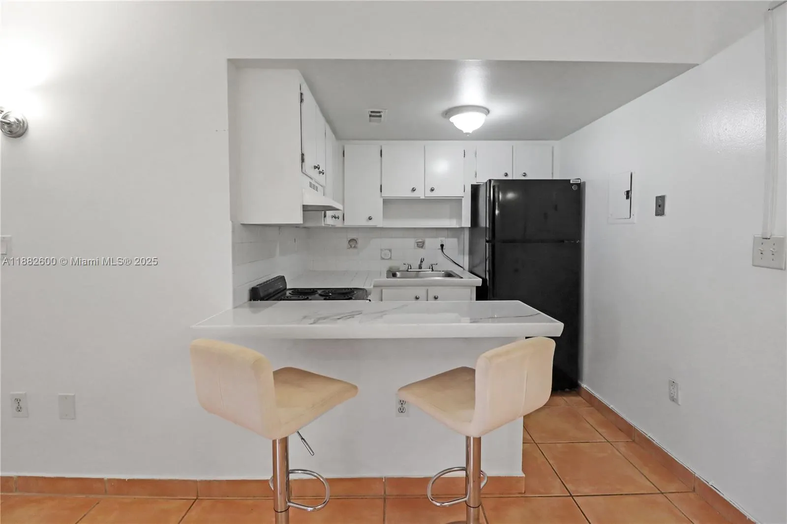 753 Michigan Ave, #3B