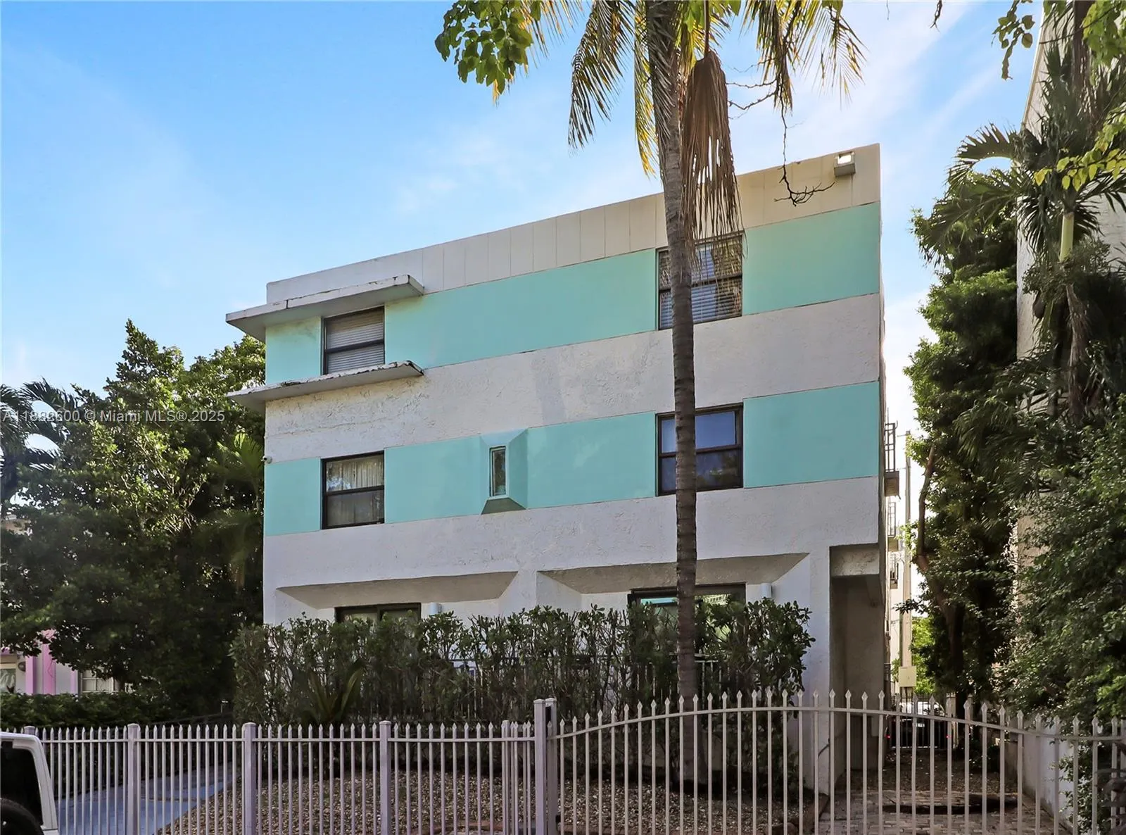 753 Michigan Ave, #3B