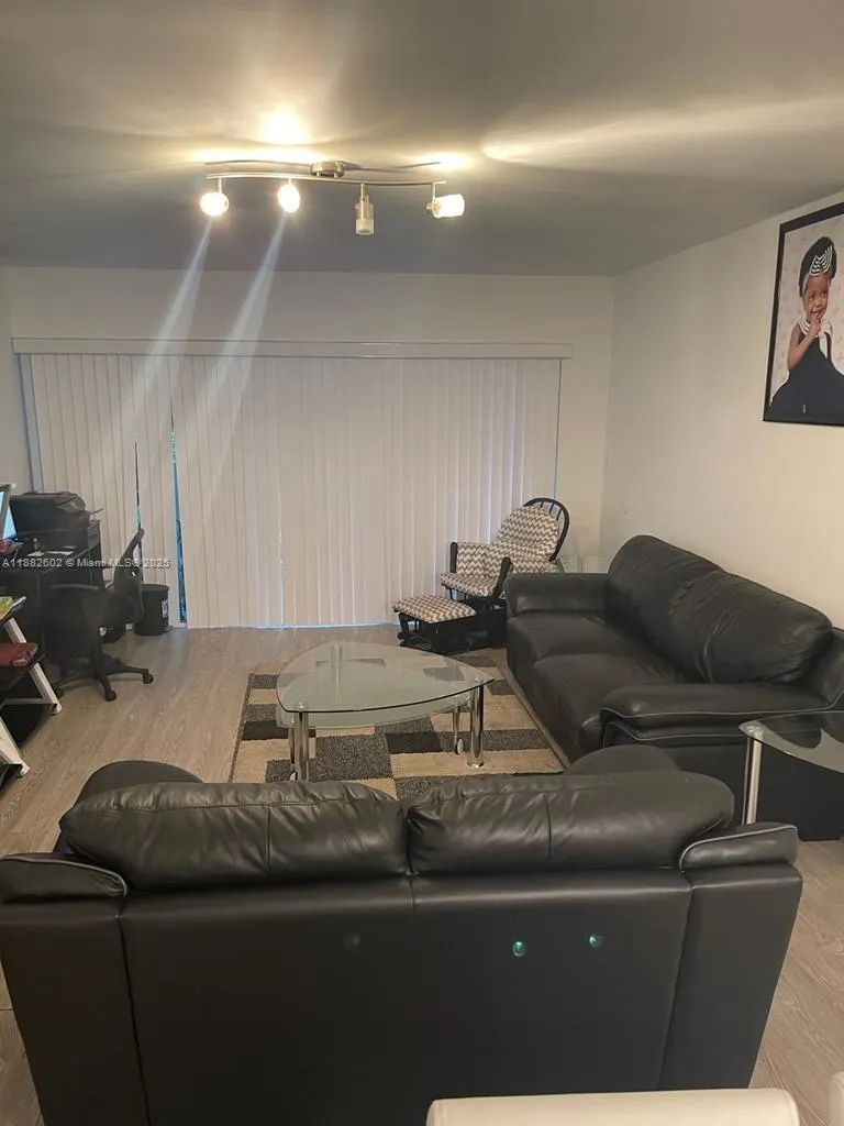 100 Lakeview Dr, #207