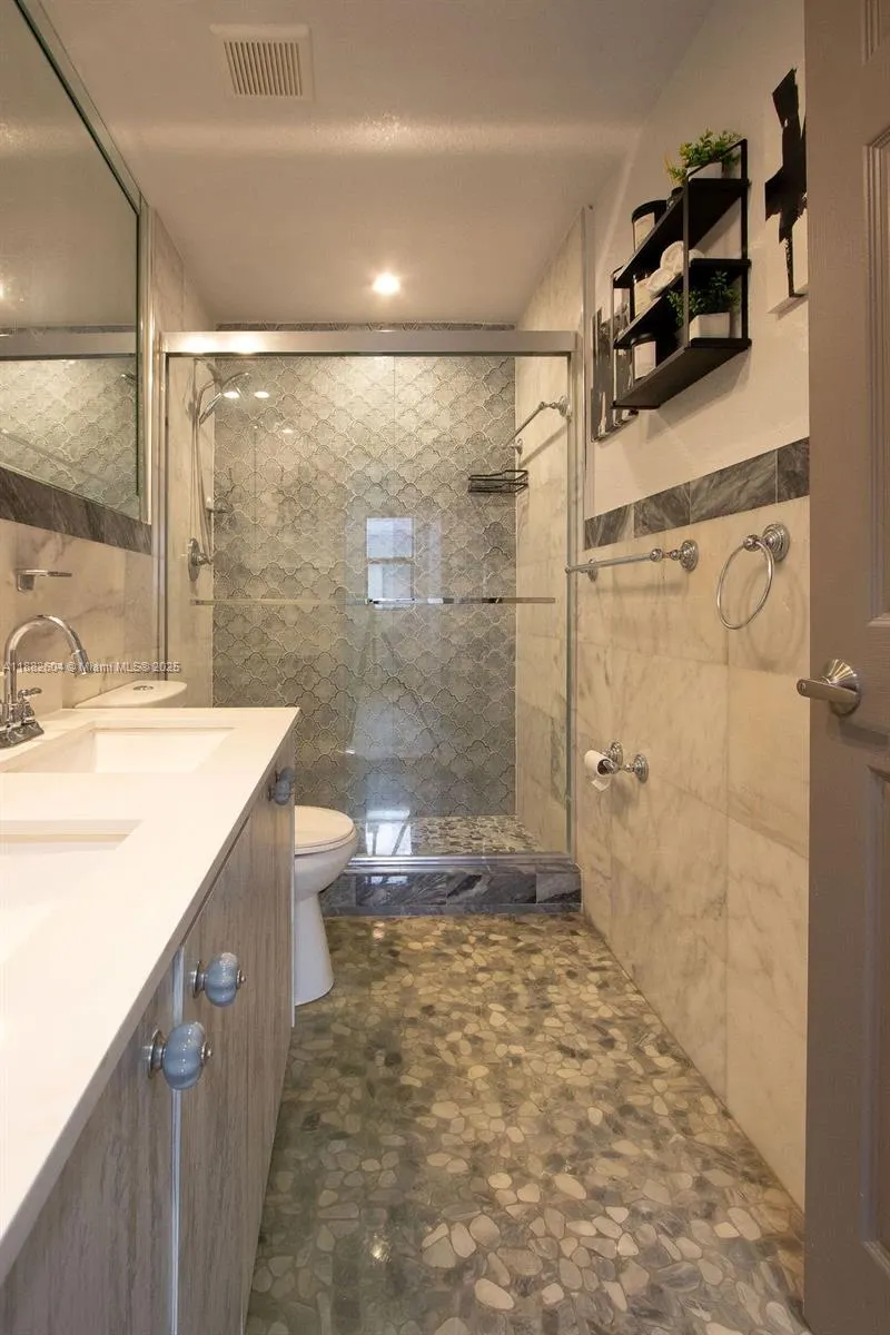 2061 Washington Ave, #4