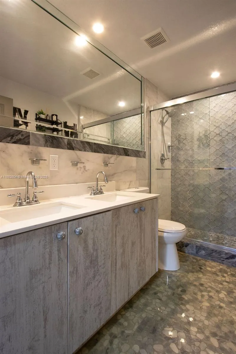 2061 Washington Ave, #4