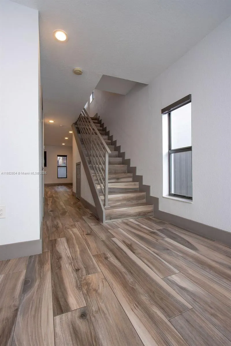 2061 Washington Ave, #4