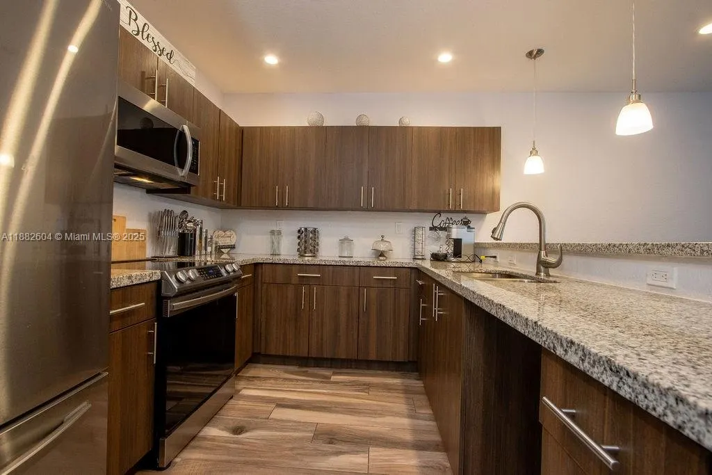 2061 Washington Ave, #4