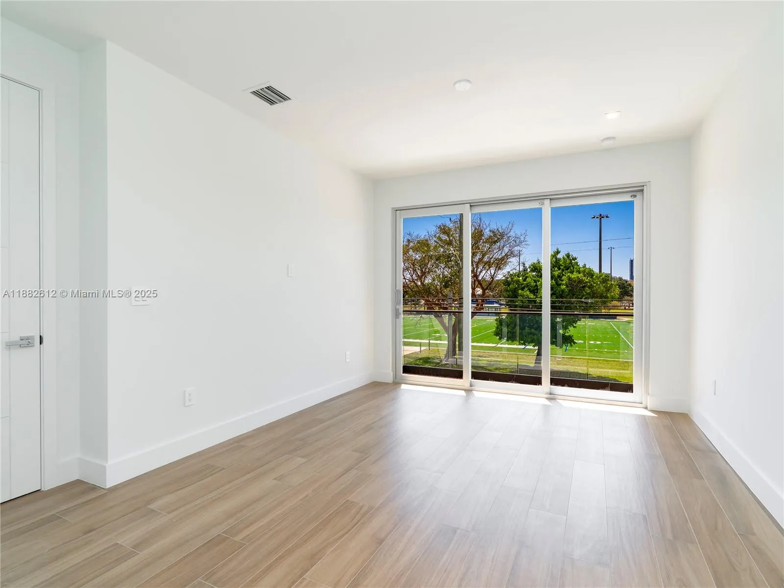 736 NE 14th Ave