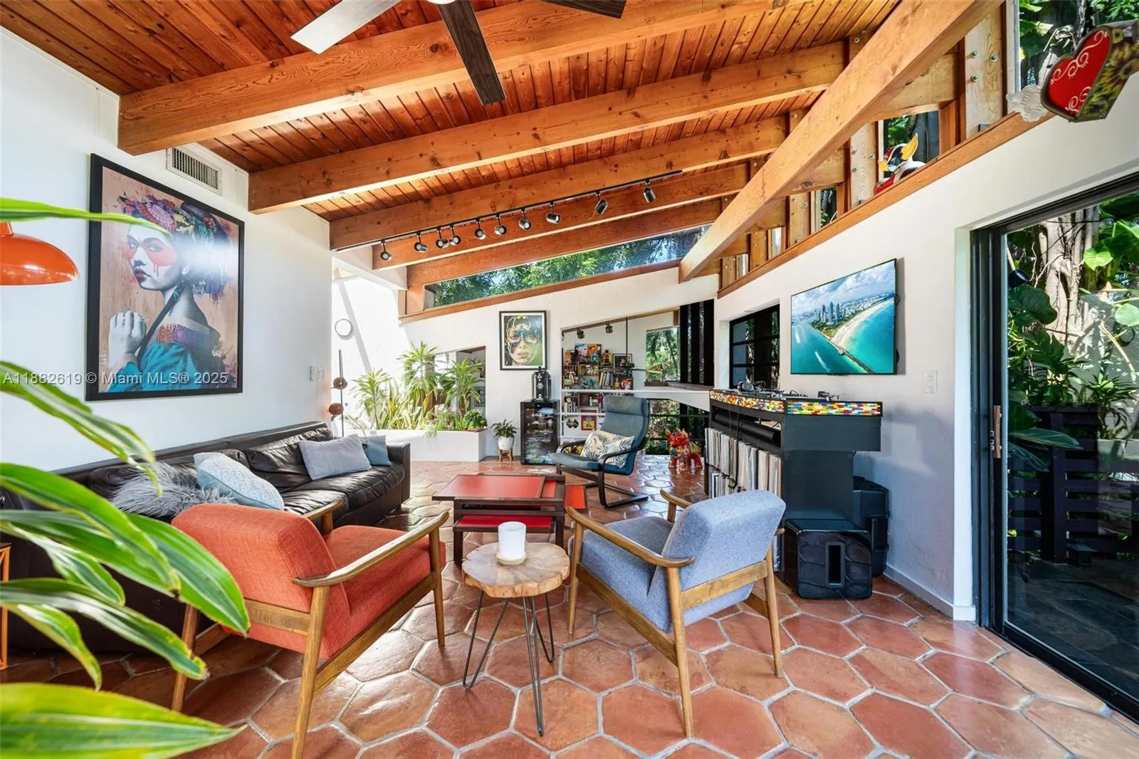 4141 Pamona Ave