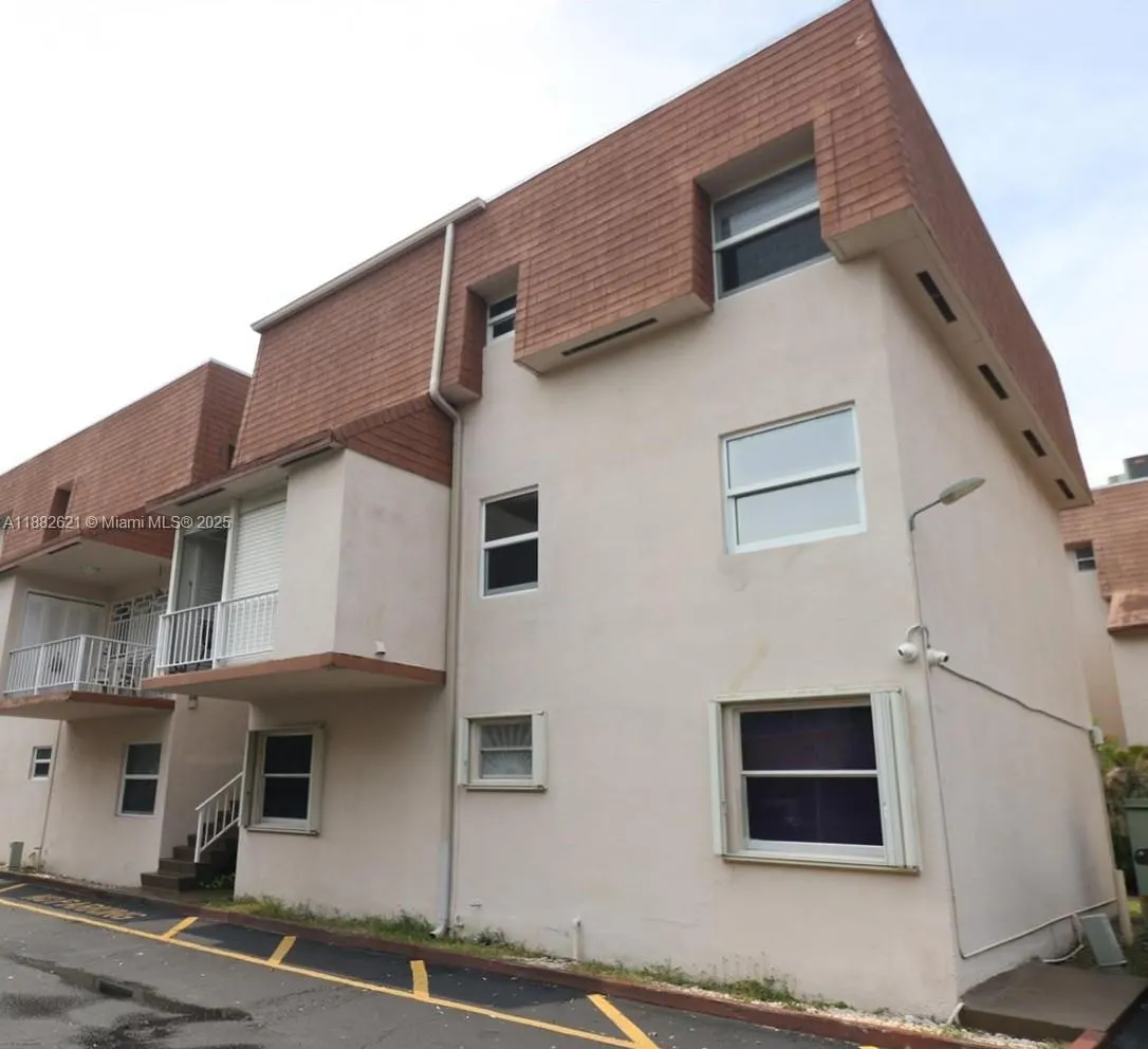 1560 W 46th St, #229
