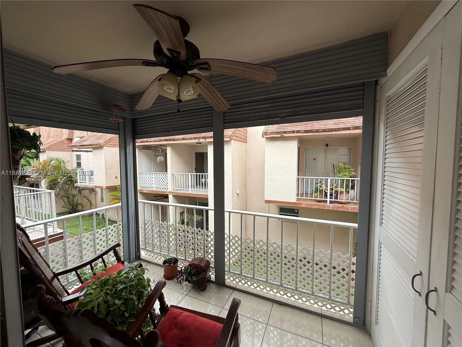 1560 W 46th St, #229