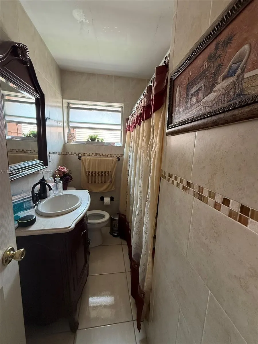 1560 W 46th St, #229