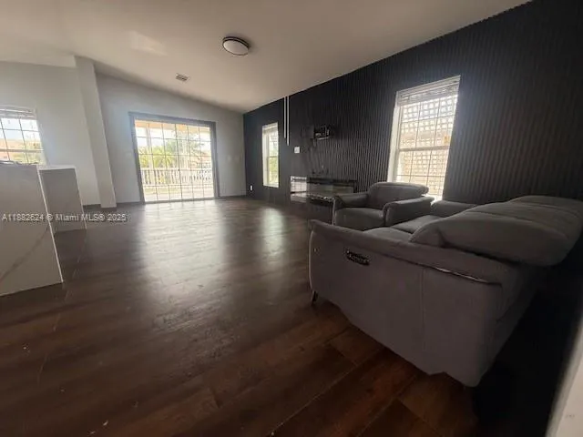 2863 SW 58th Mnr