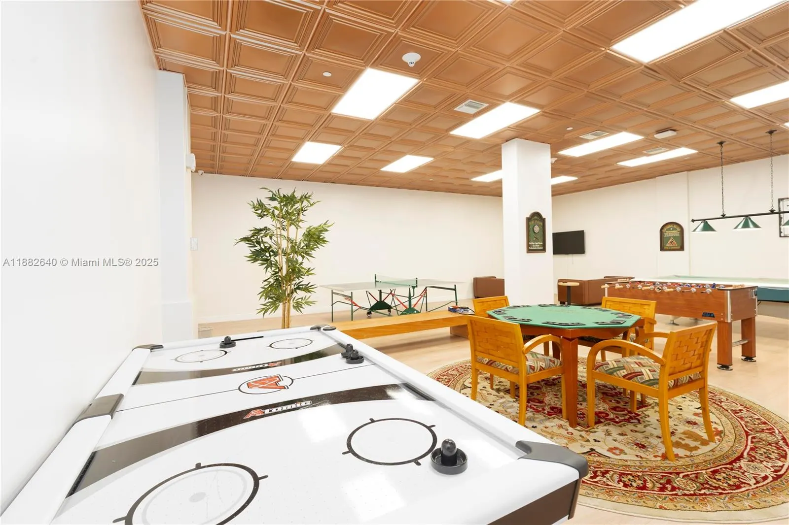 5825 Collins Ave, #7D