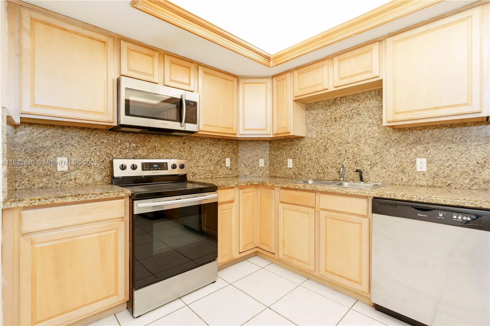 5825 Collins Ave, #7D