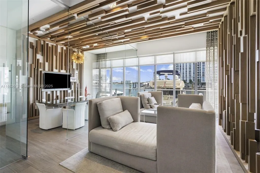 17301 Biscayne Blvd, #1510