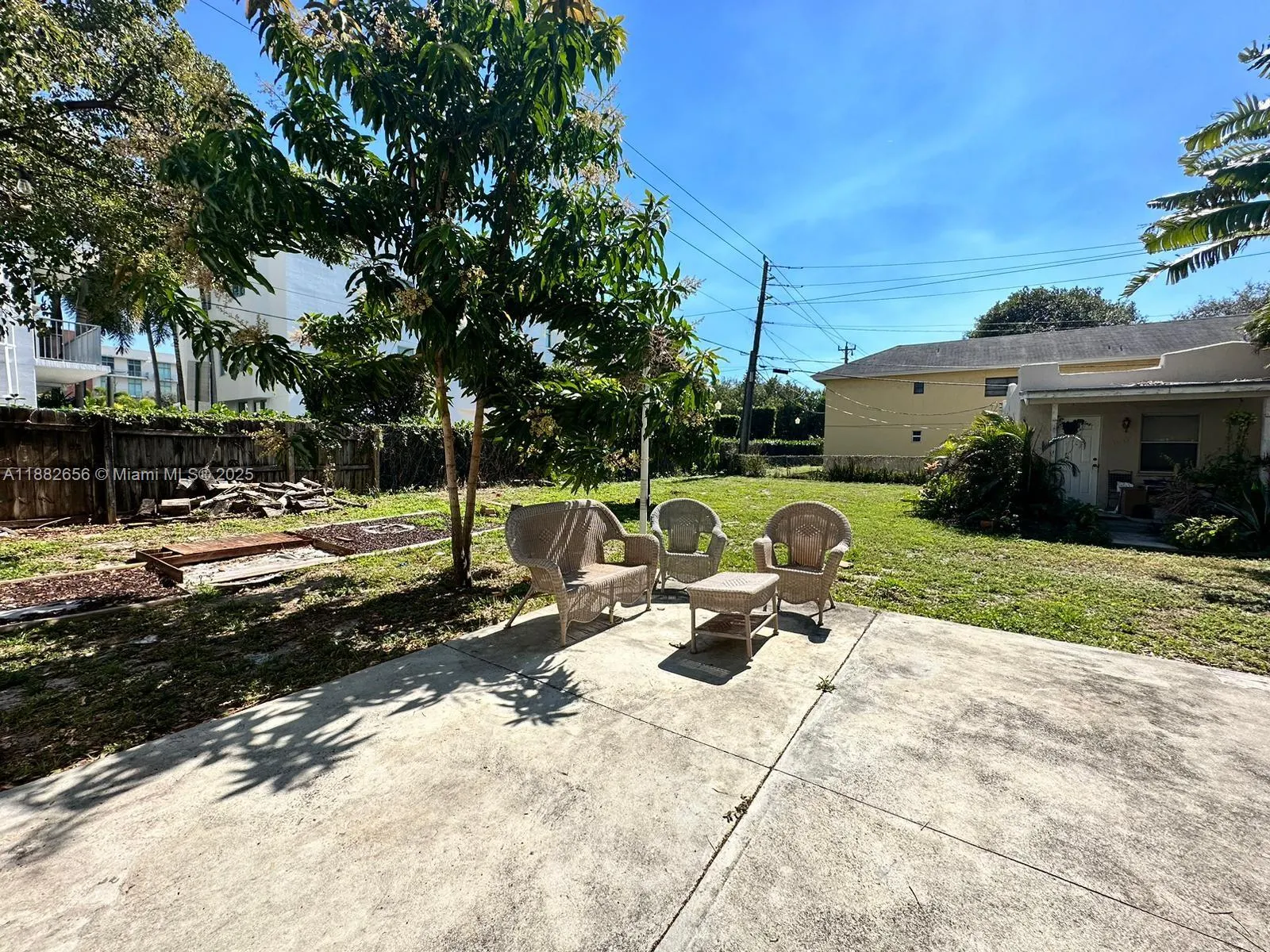 2202 Van Buren St, #1