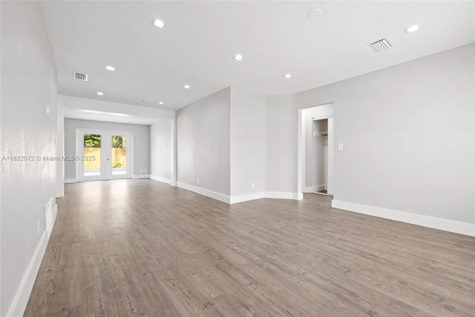 1410 SW 34th Ter