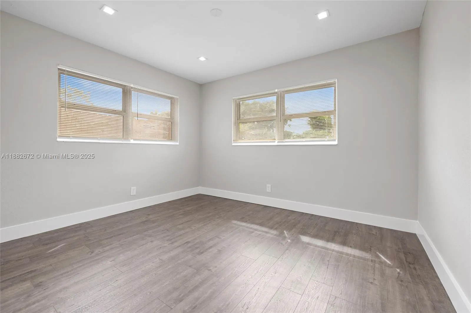 1410 SW 34th Ter